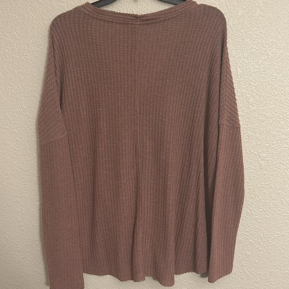 Women’s maroon long sleeve waffle knit top size M/L. - Picture 4 of 6